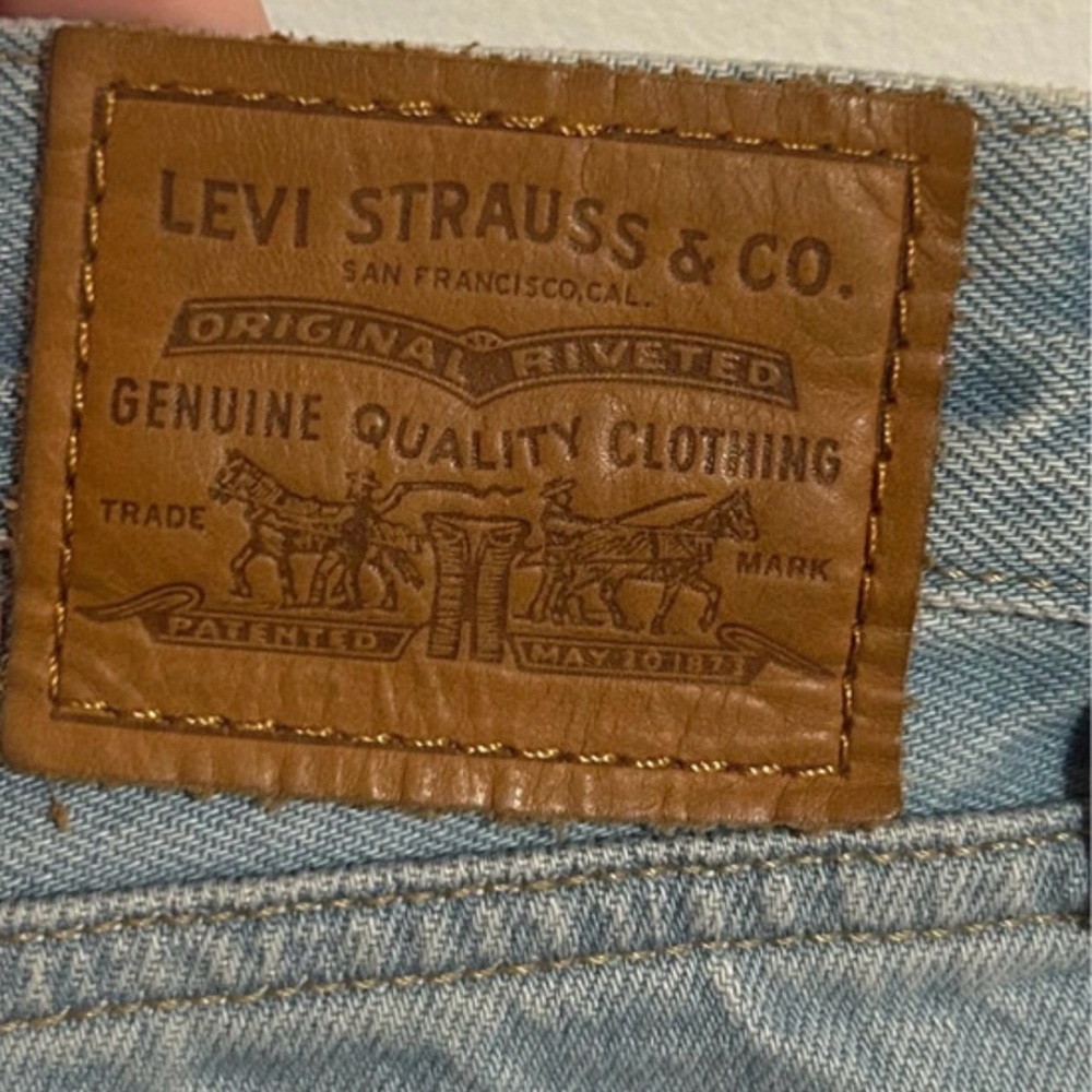 Levi's Wedgie Shorts with Frayed Hem size 31 - Picture 3 of 6